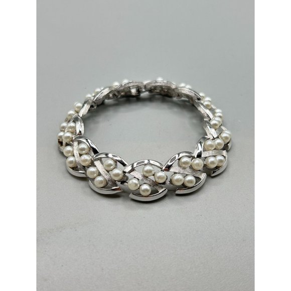 Signed Trifari Silver Tone and Faux Pearls Bracelet Long Textured Metal Links - Picture 3 of 7